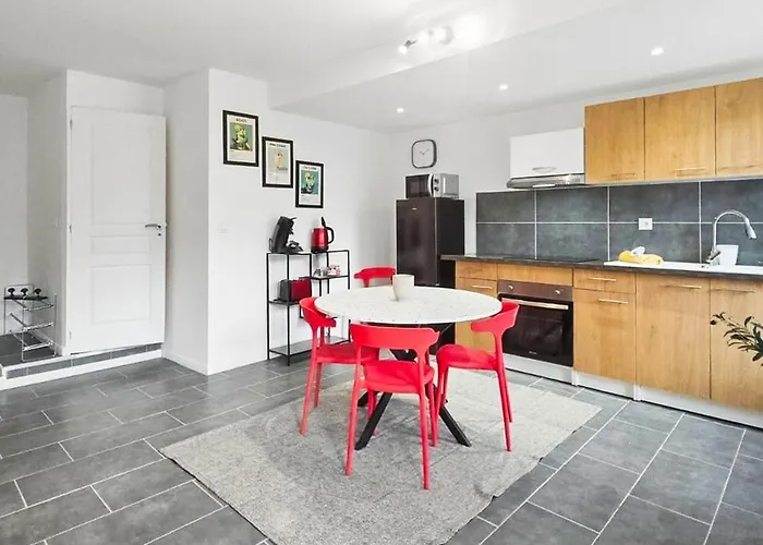 G0 Cozy, Bright, Warm Apartament Vichy